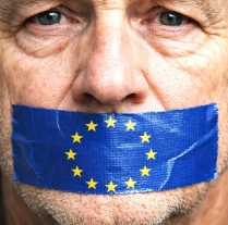 Demokracija v EU je le fasada in mrtva črka na papirju