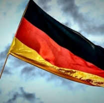 Jeza v Nemčiji: Država že sedmič podaljša izredne razmere z uporabo sredstev za Covid