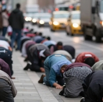 British Van And Truck Drivers Clashes With Muslim Praying in the Middle of UK Road photo