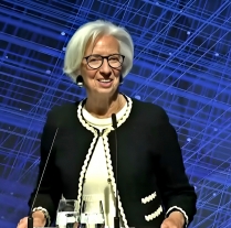Christine Lagarde says with a smile on her face that Europe is threatened by rationing, inflation and supply shocks photo